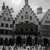 Richtig viel Spaß macht die Billy mit S/W-Film. Hier ein Bild des Frankfurter Römer, das auch von 1955 sein könnte (wenn die Hochhäuser im Hintergrund nicht wären). Die Aufnahme stammt von 2007