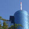 Der Main-Tower. Wer Frankfurt an einem schönen, klaren Tag besucht, dem sei ein Besuch der Terrasse im 55. Stock empfohlen