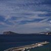 Blick über den Ort Calpe an der Costa Blanca. Hier wirken zum Einen die kurze Brennweite und zum Anderen der Einsatz des Polfilters, das die Farben stark herausarbeitet.